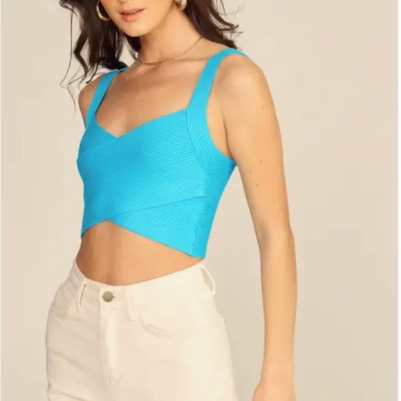 Clearance!! Cross top - Picture 4 of 5